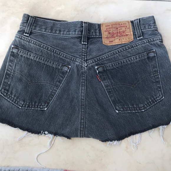 Vintage Levi Grey denim shorts - Picture 3 of 3